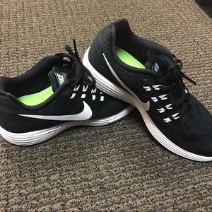 Black Nike lunartempo 2. Size 7.5